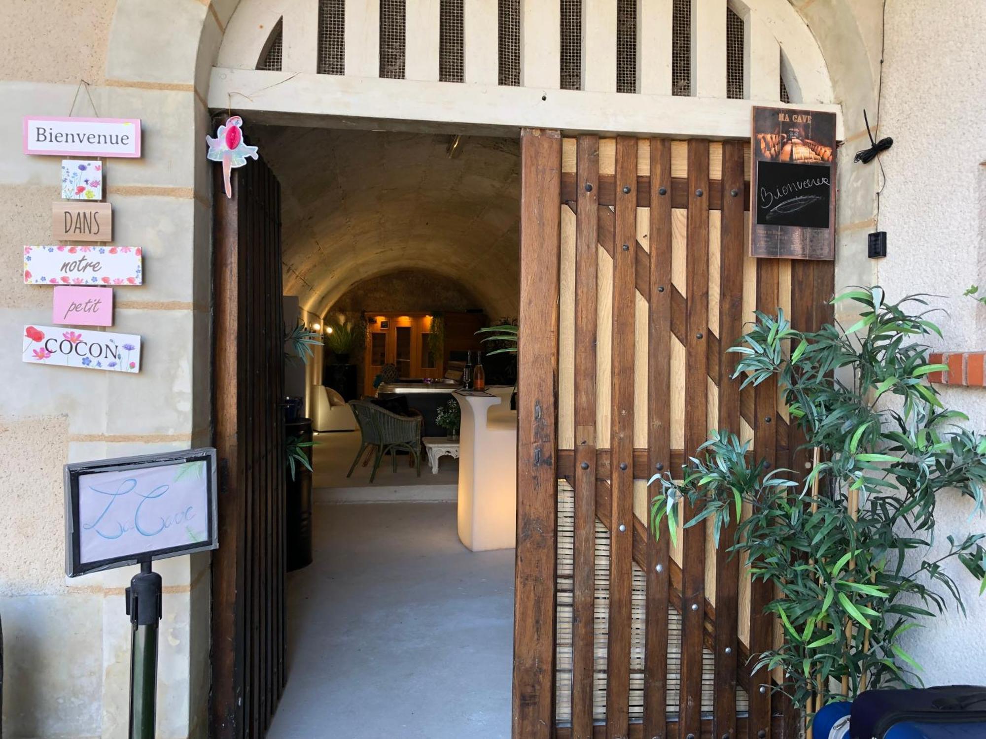 La Cave *